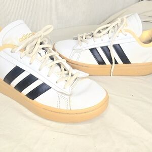 Grand Court Alpha Sneakers Size 7. Gold, White And Black